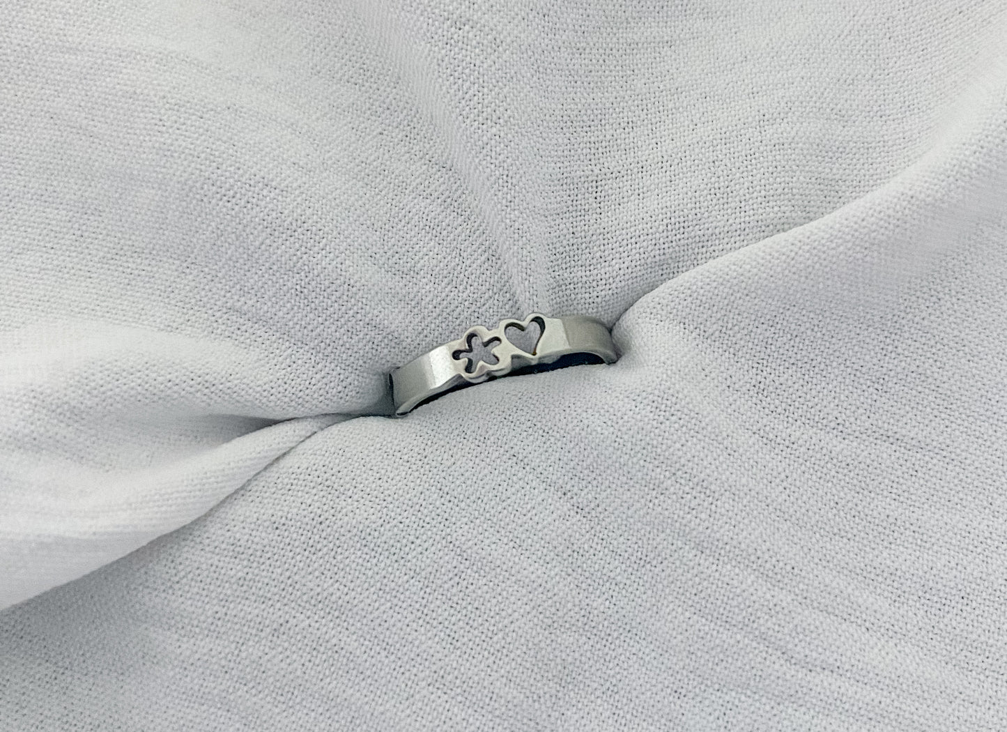 Floral Heart Cut-Out Ring - Silver