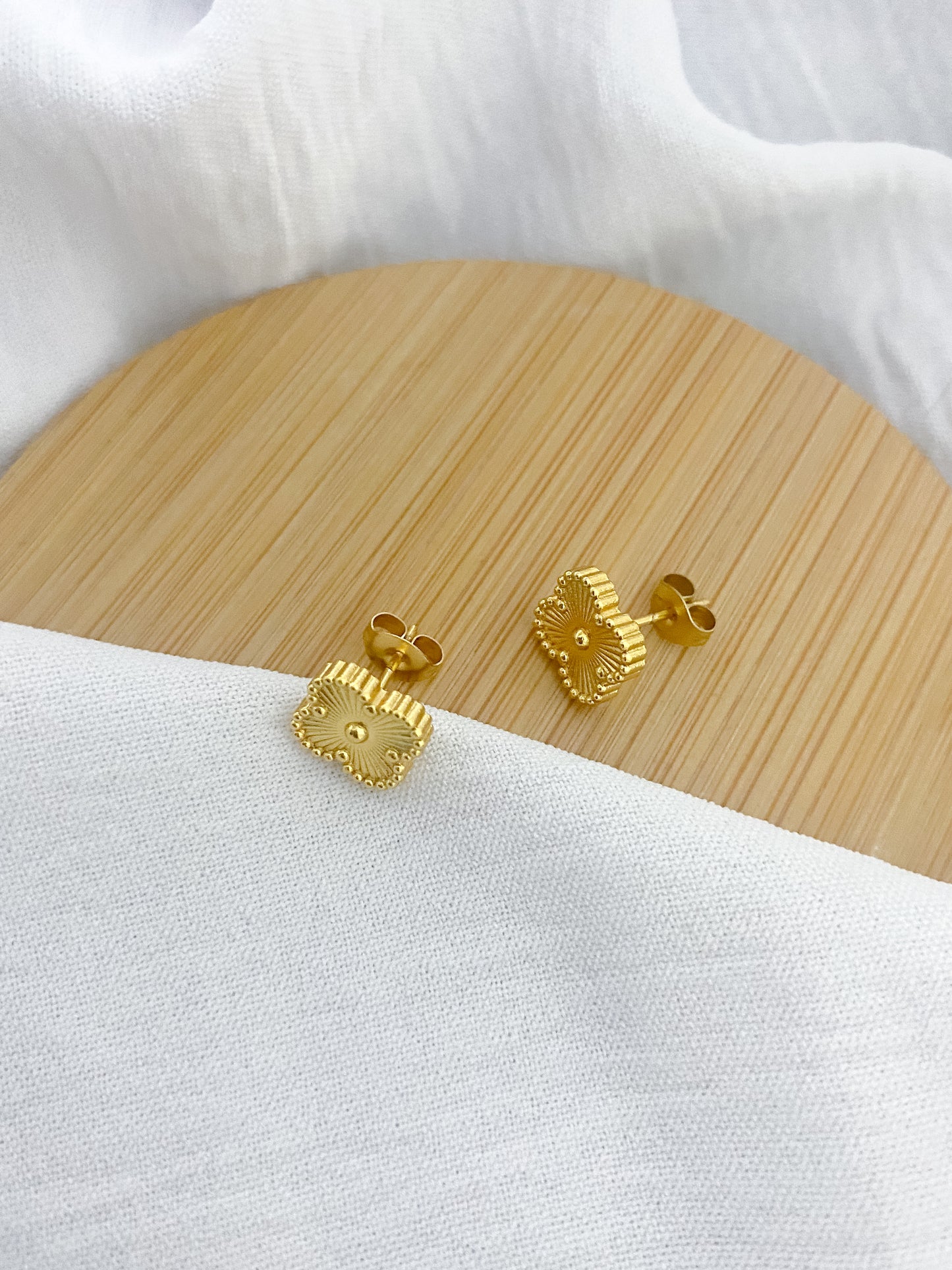 Clover Stud Earrings - Gold