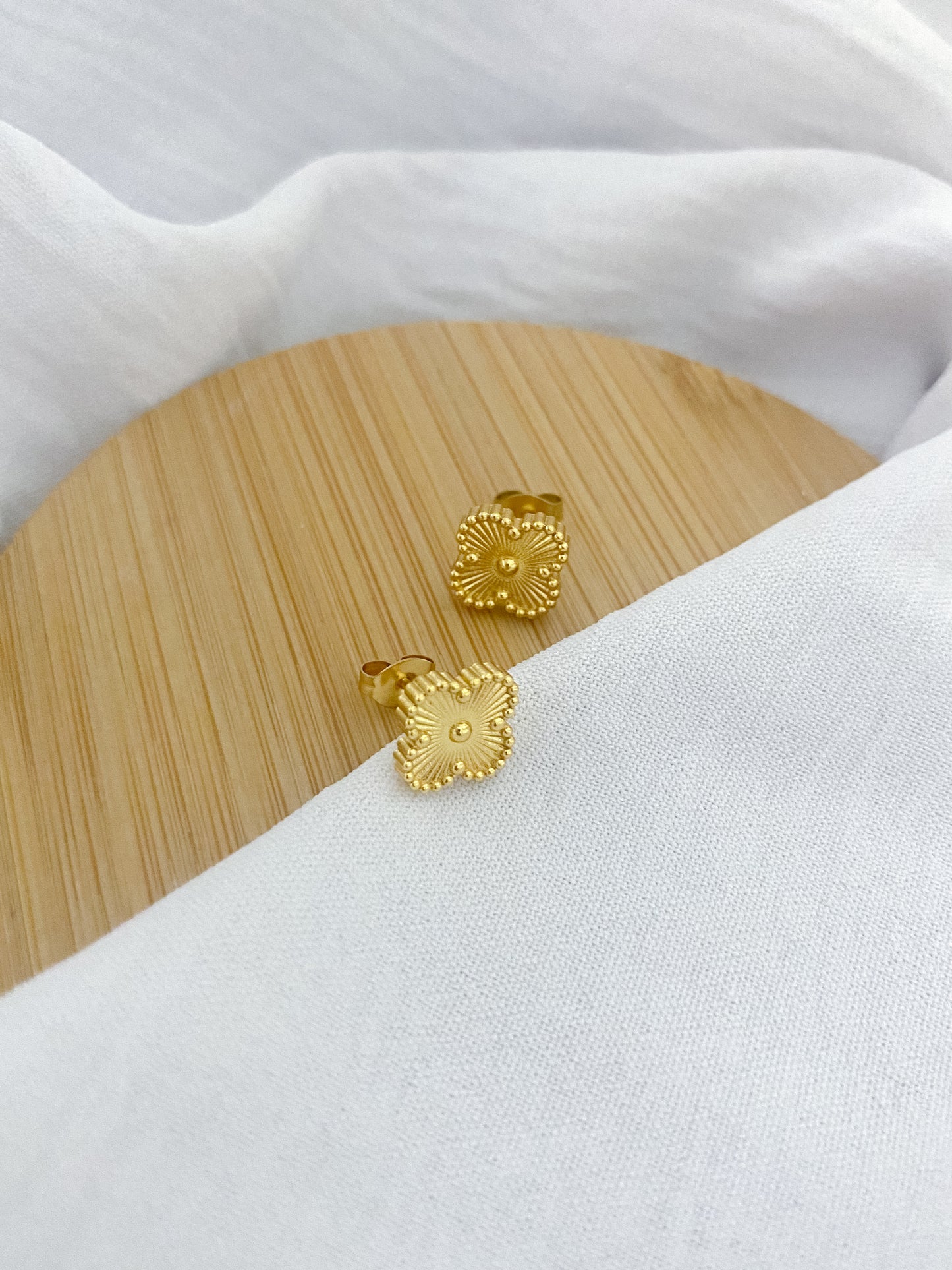 Clover Stud Earrings - Gold