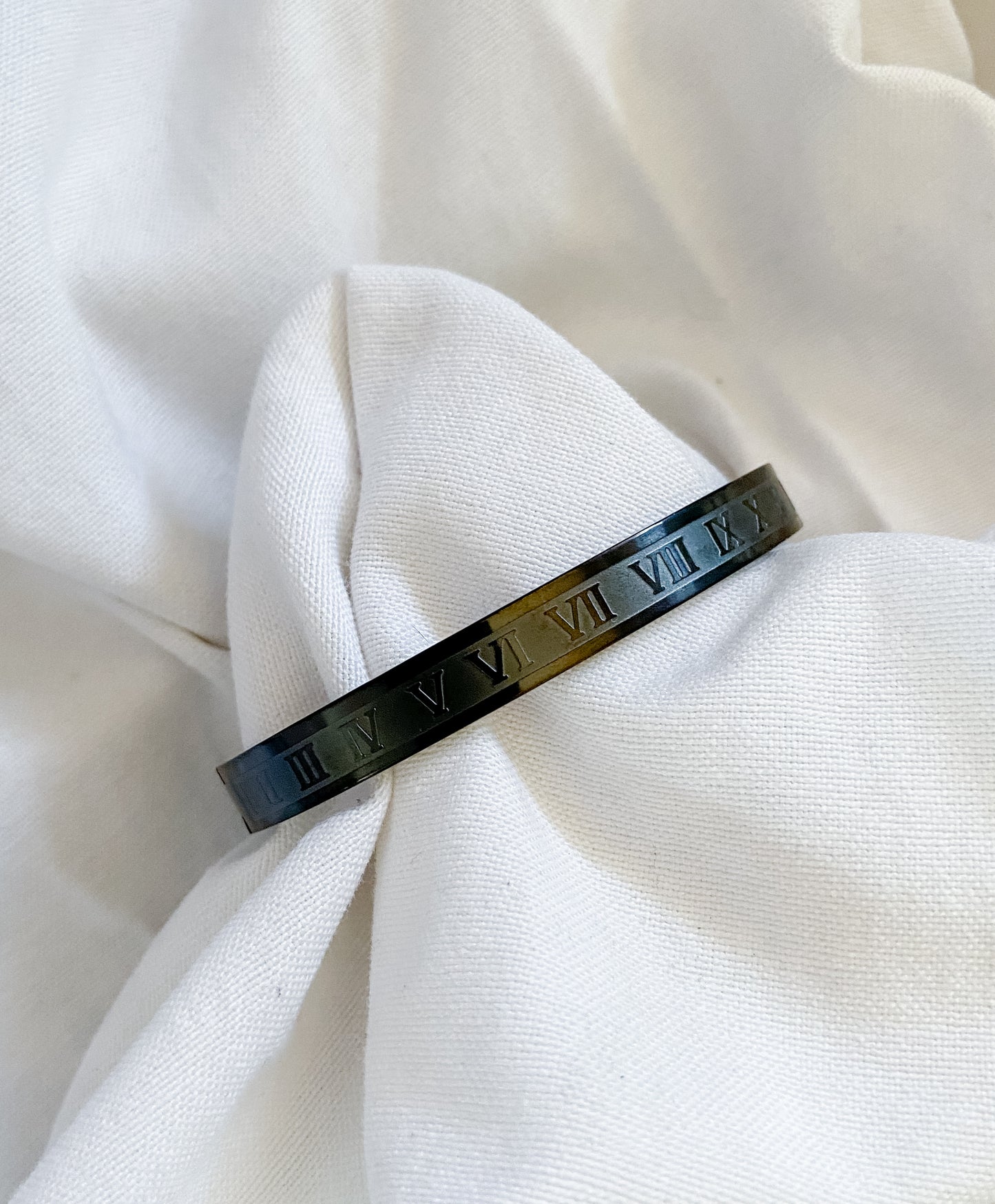 Roman Numeral Clip Bangle - Black