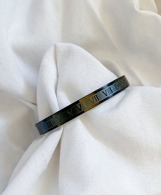 Roman Numeral Clip Bangle - Black