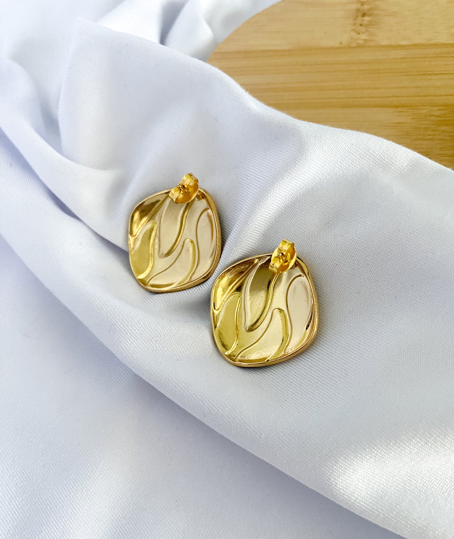 Large Rippled Earrings - Black & Gold