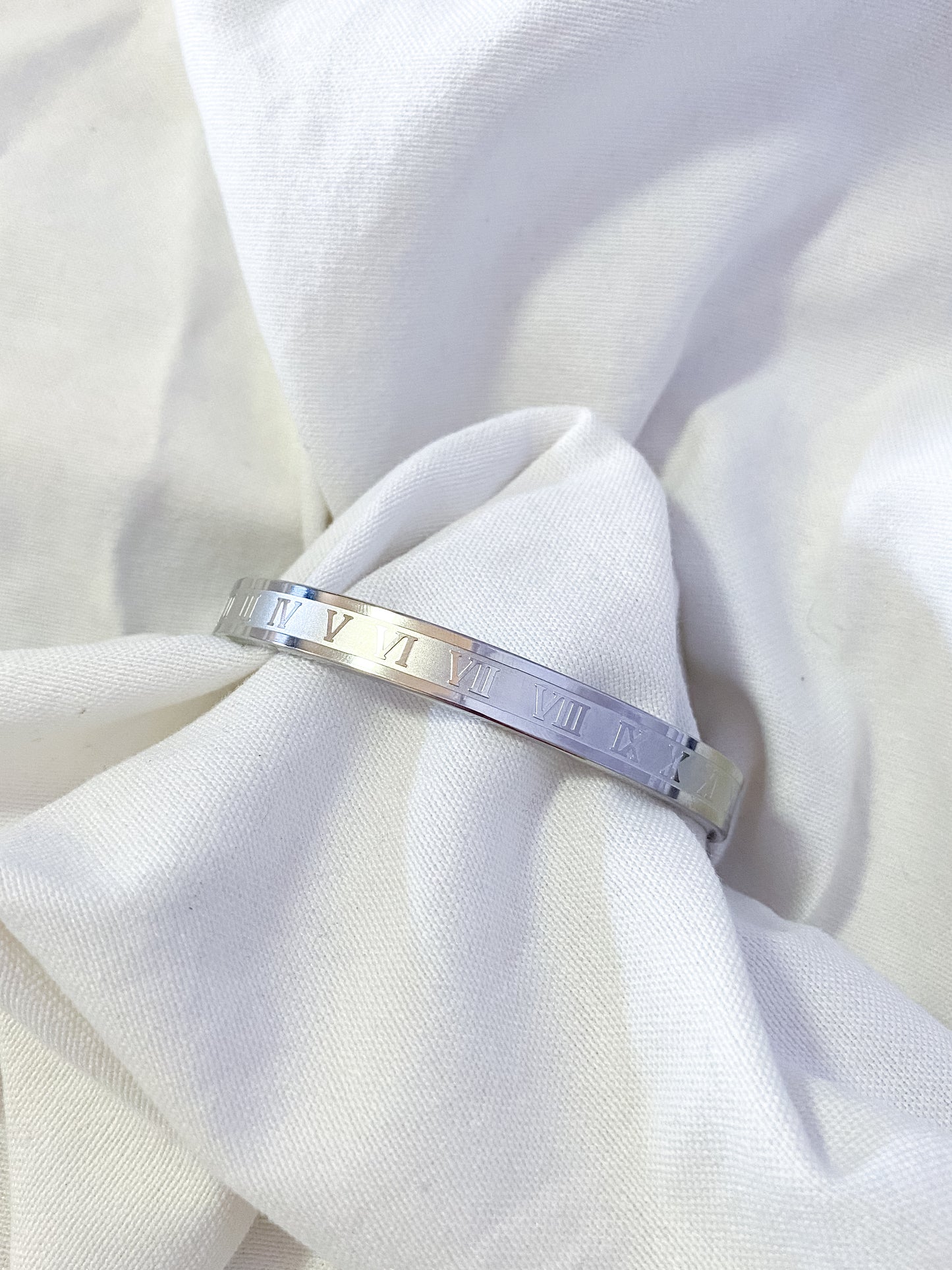 Roman Numeral Clip Bangle - Silver