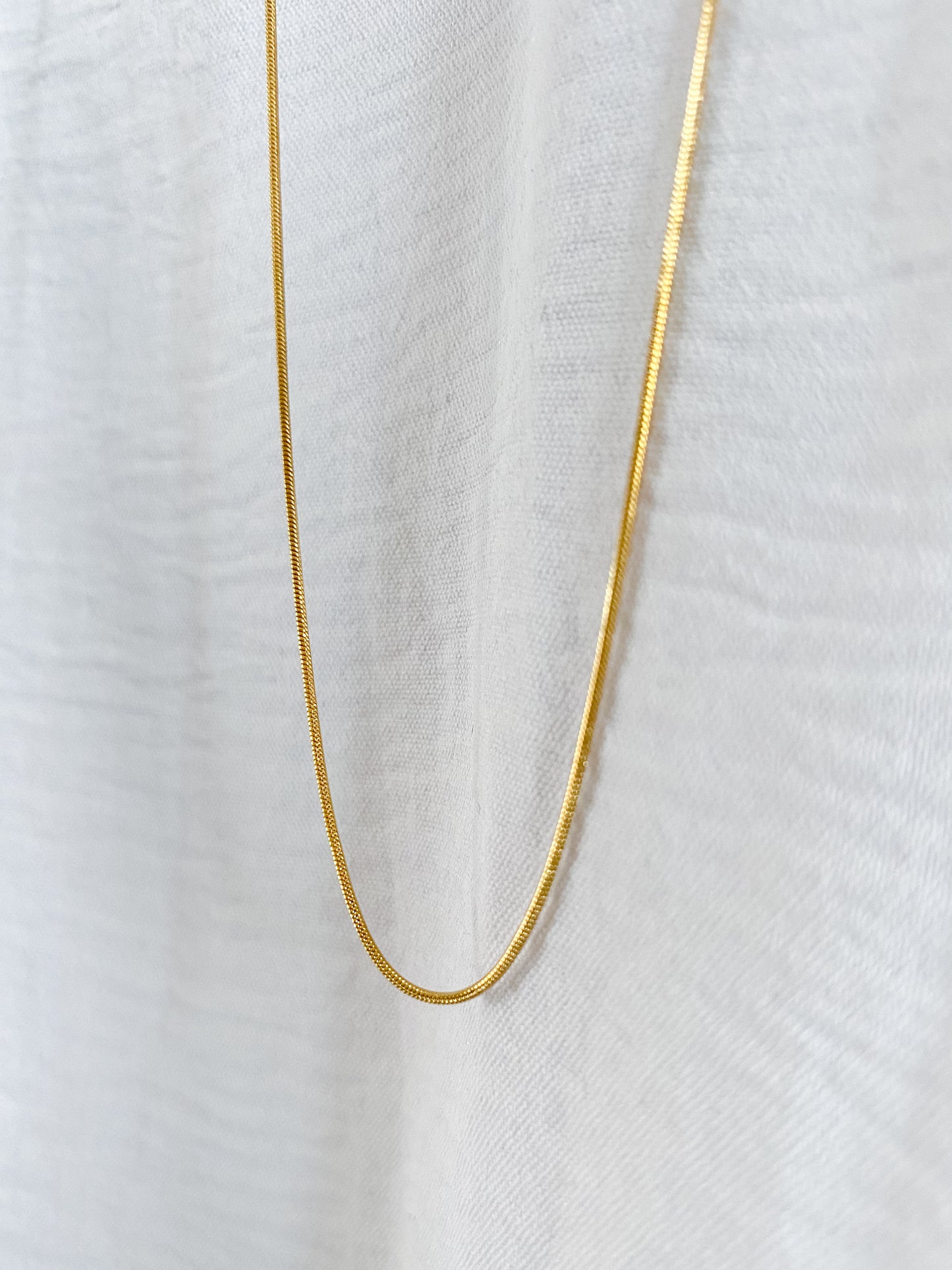 Sleek Rounded Chain Necklace - Gold