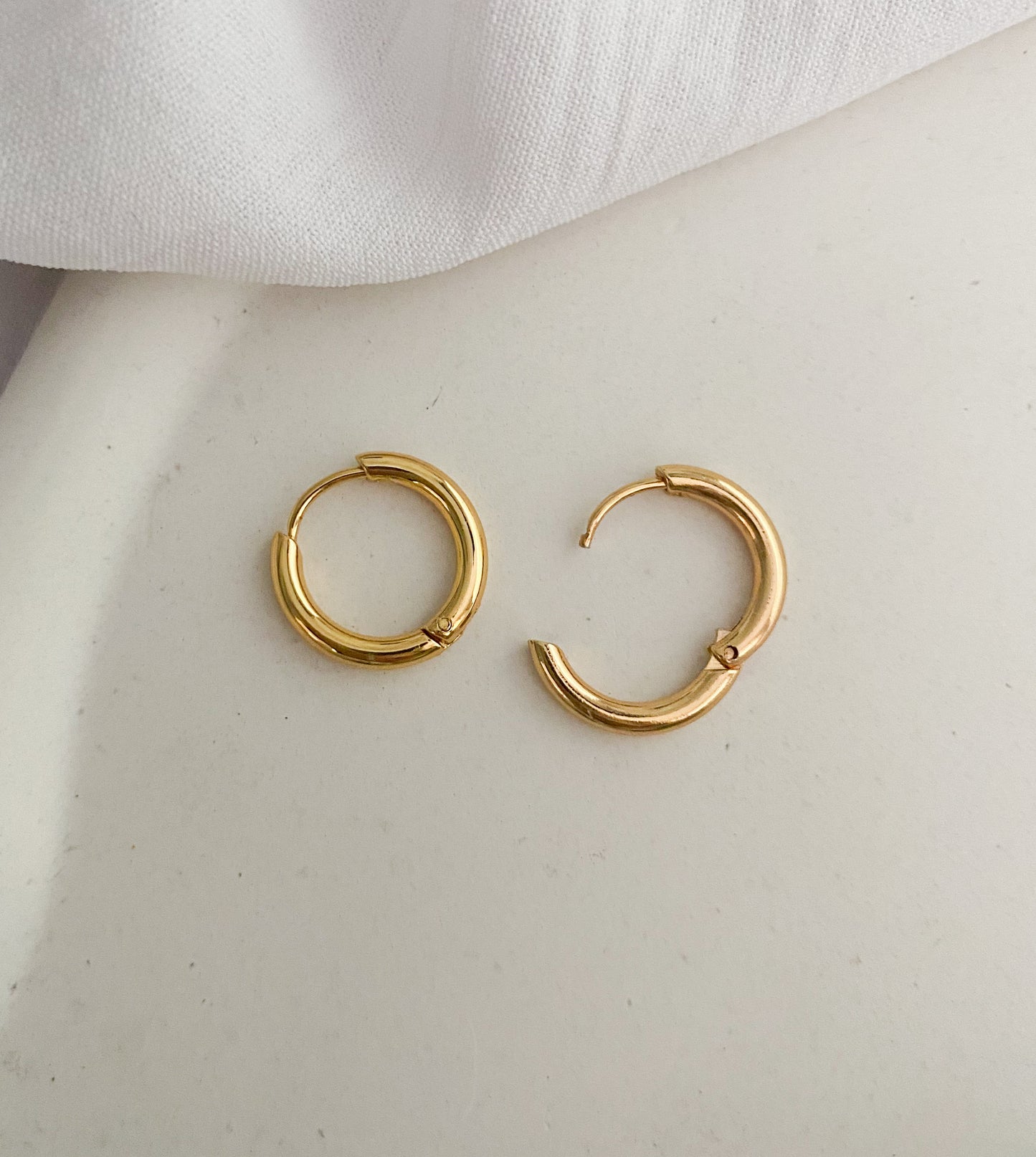 Medium Sleeper Earrings - Gold