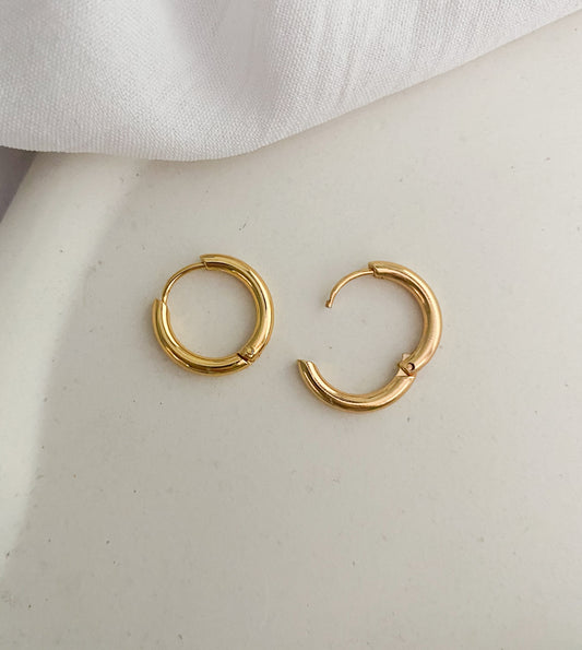 Medium Sleeper Earrings - Gold